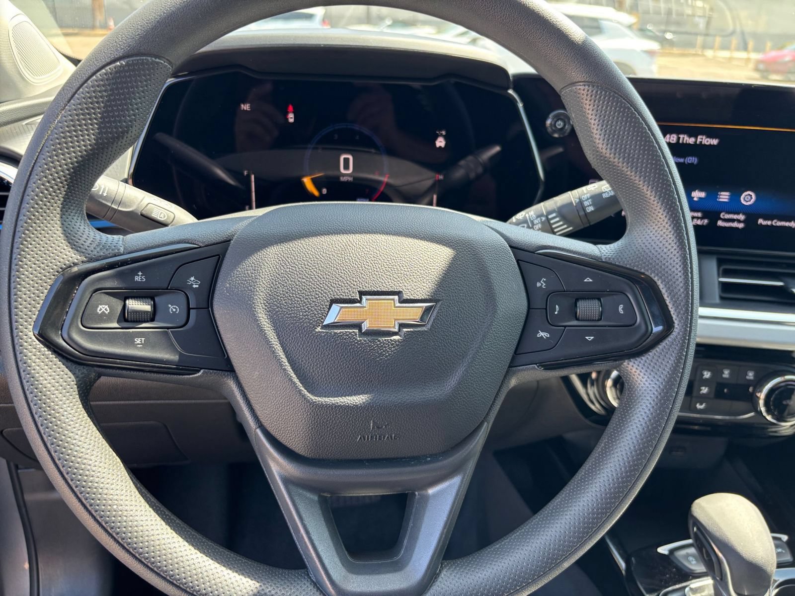 Used 2025 Chevrolet Trax LT FWD image 26