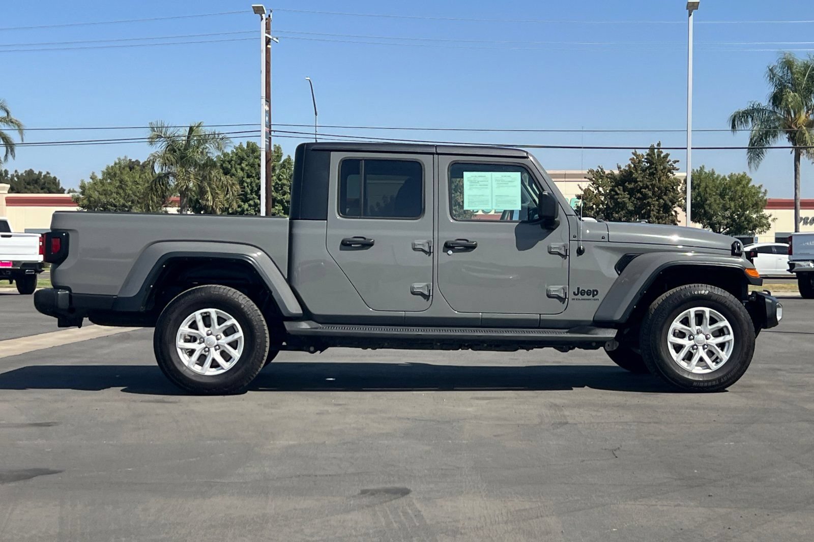 Used 2023 Jeep Gladiator Sport AWD/4WD image 3