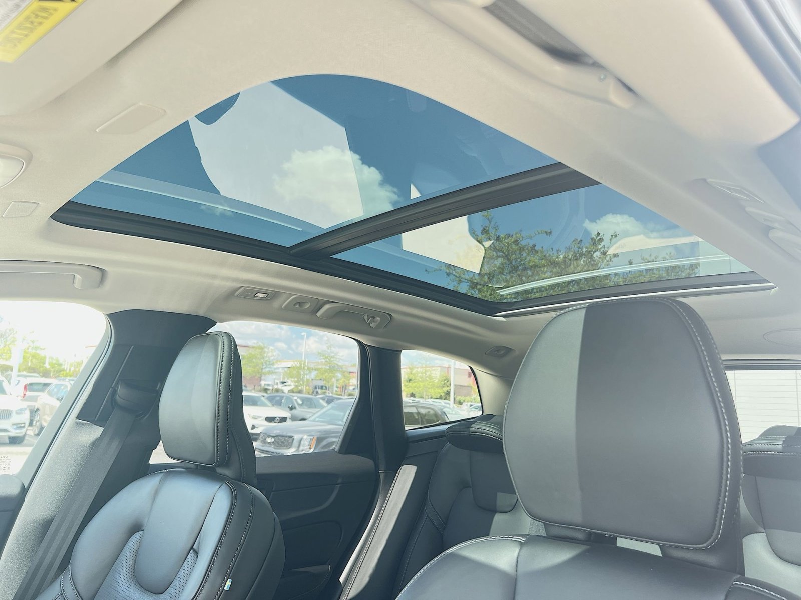 Certified 2023 Volvo XC60 B5 Ultimate w/ Climate Package AWD/4WD image 32