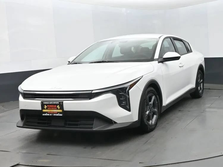Used 2025 Kia K4 FWD image 1