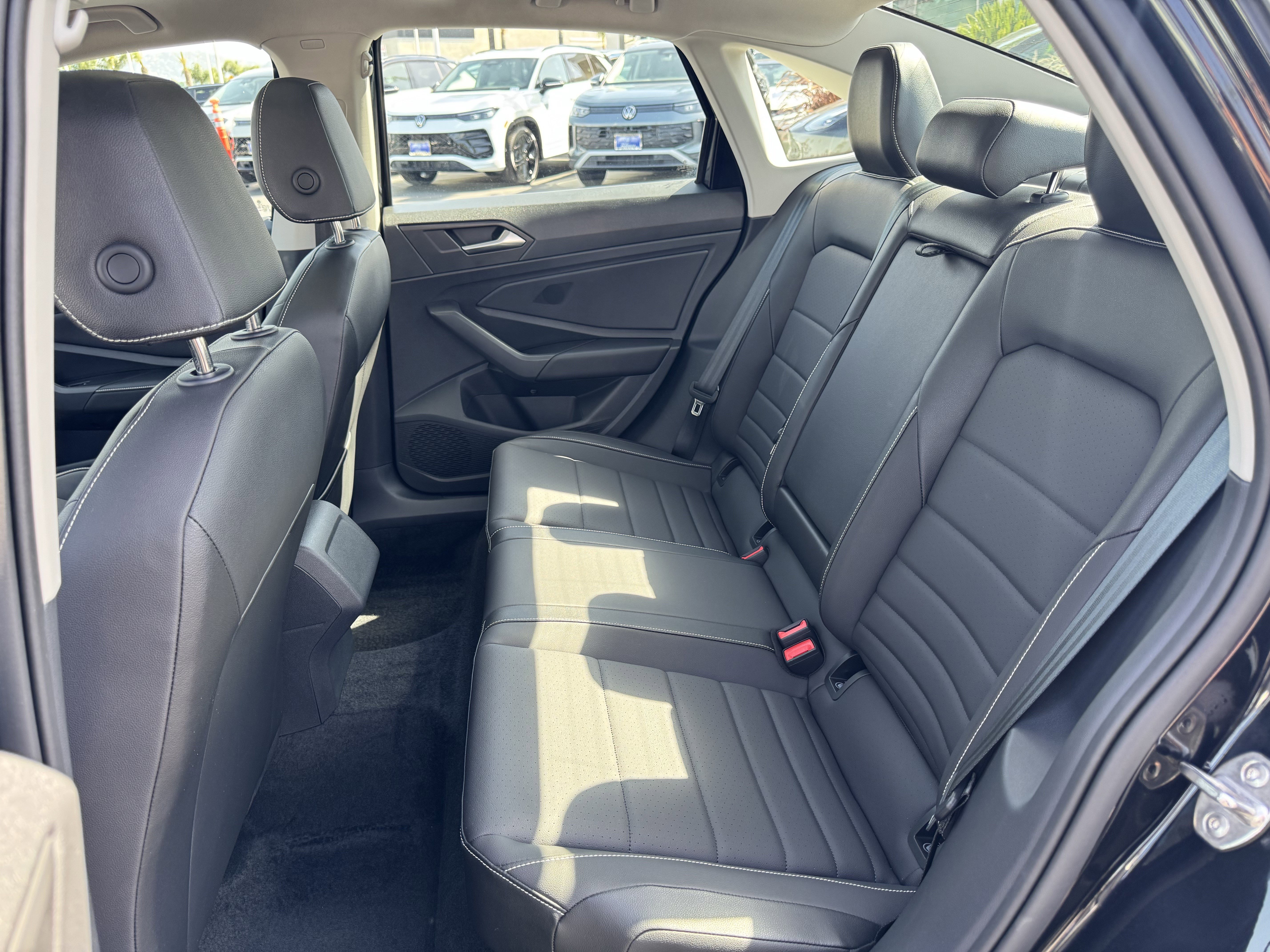 Used 2024 Volkswagen Jetta SE FWD image 33