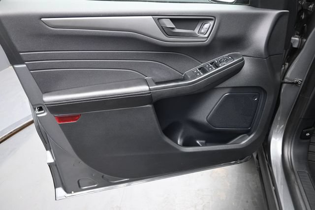Used 2025 Ford Escape Active AWD/4WD image 12