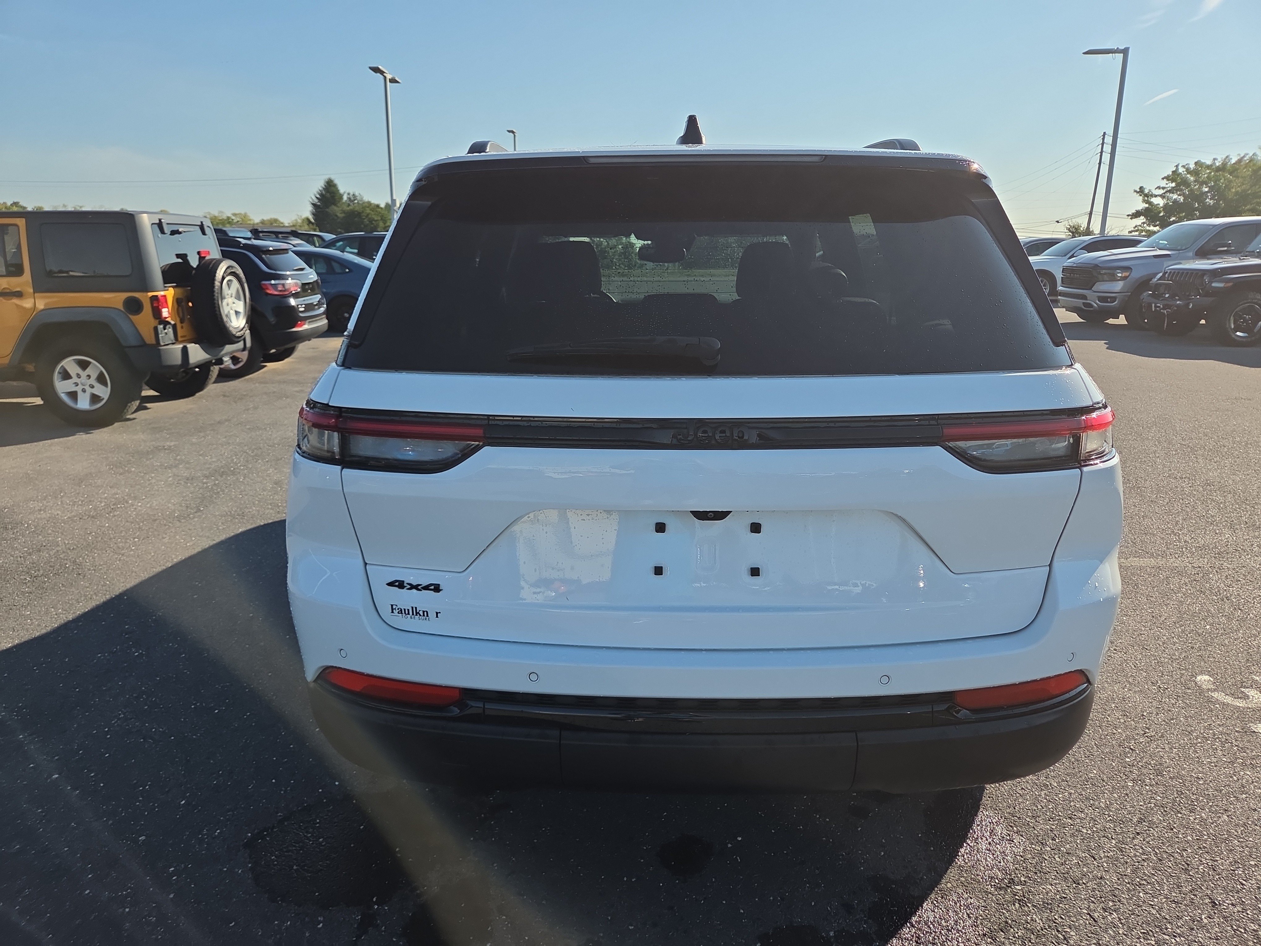 Used 2024 Jeep Grand Cherokee Altitude AWD/4WD image 13
