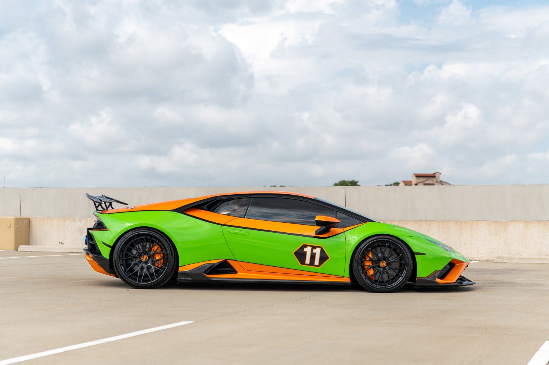 Used 2021 Lamborghini Huracan EVO image 3