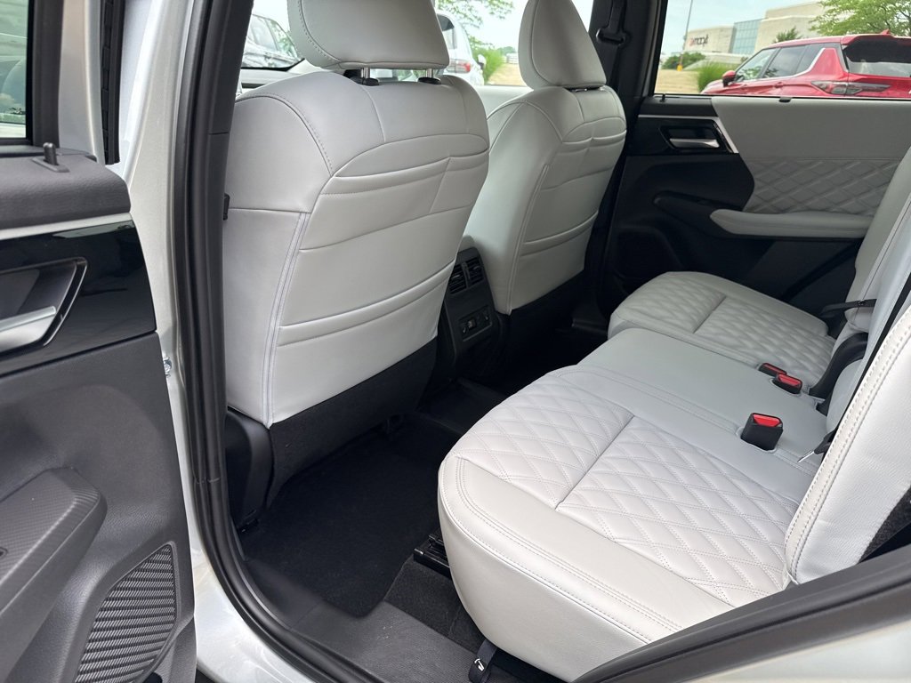 New 2025 Mitsubishi Outlander SEL image 22