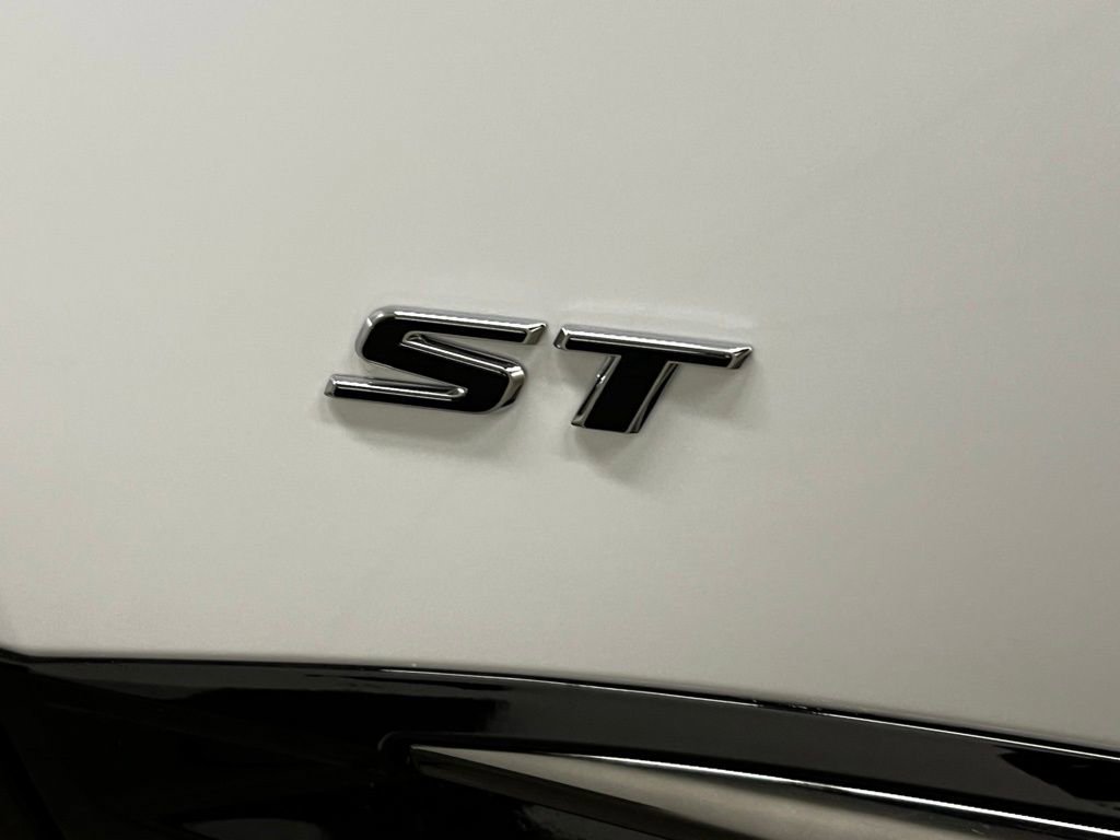 New 2026 Buick Envision Sport Touring image 9