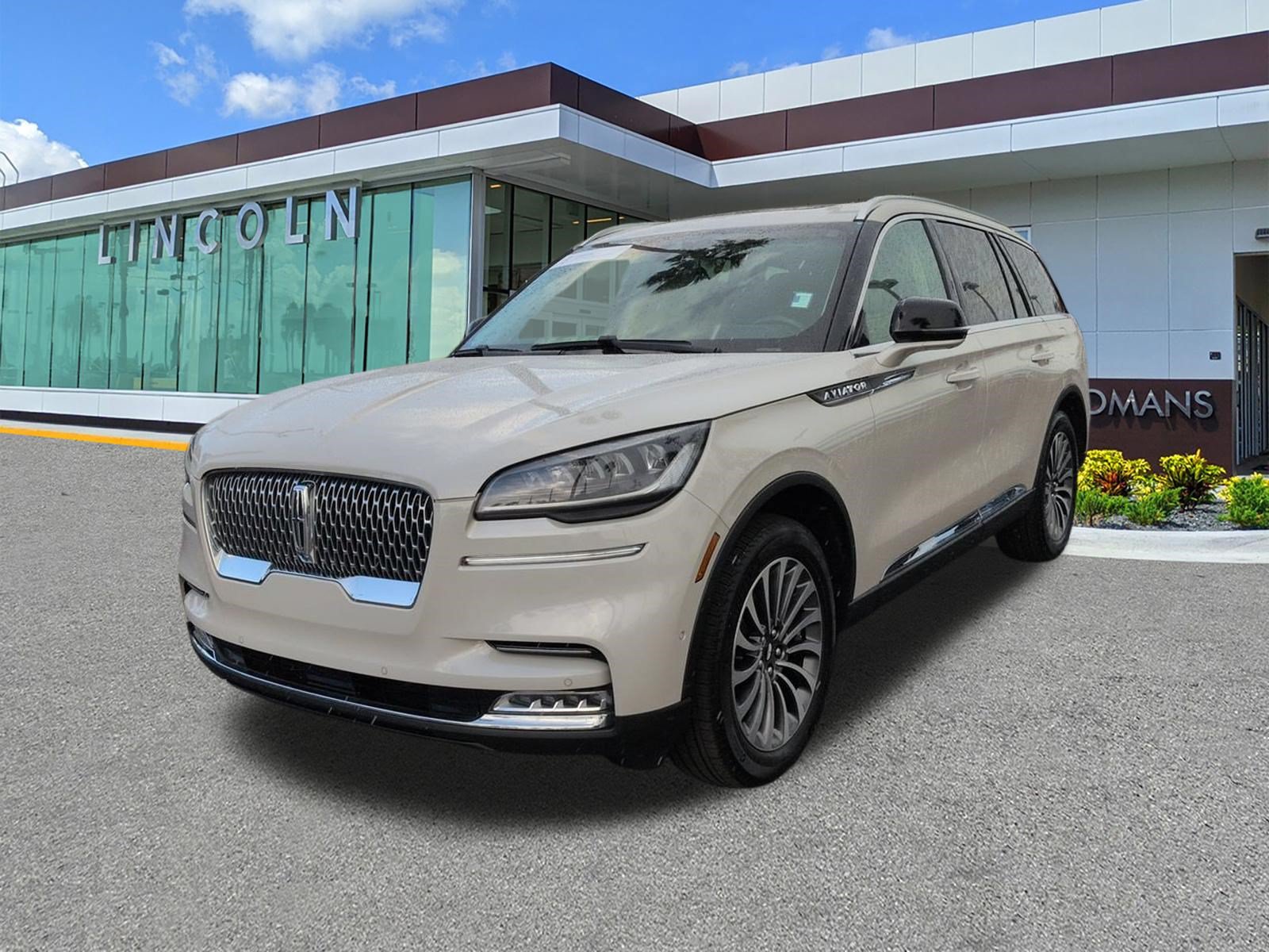 Certified 2020 Lincoln Aviator Reserve w/ Elements Package Plus AWD/4WD image 8
