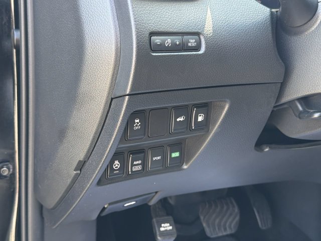 Certified 2018 Nissan Rogue SV w/ Sun & Sound Touring Package AWD/4WD image 17