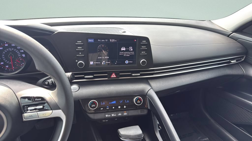 Used 2022 Hyundai Elantra SEL FWD image 14