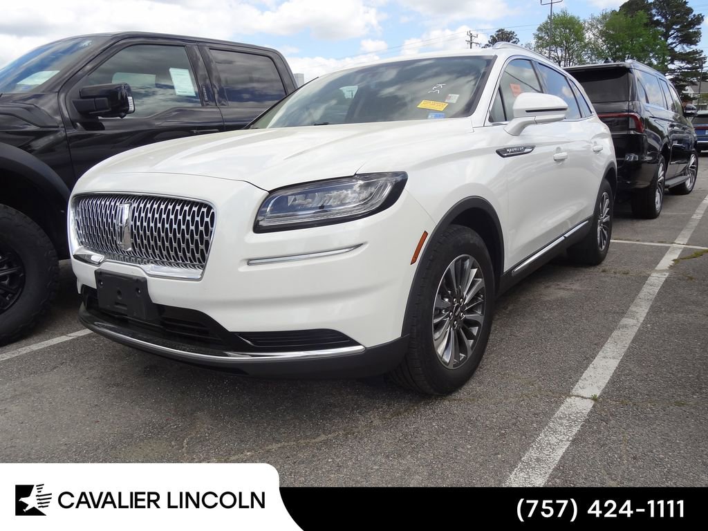 Used 2022 Lincoln Nautilus FWD w/ Premium Package image 3
