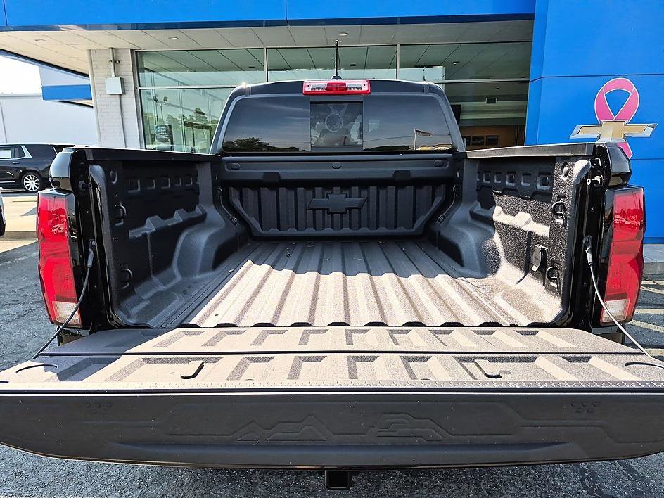 New 2026 Chevrolet Colorado ZR2 w/ Technology Package AWD/4WD image 32