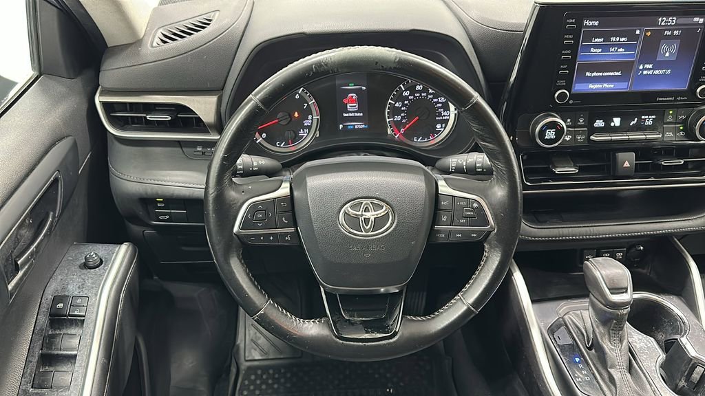 Used 2021 Toyota Highlander LE image 12