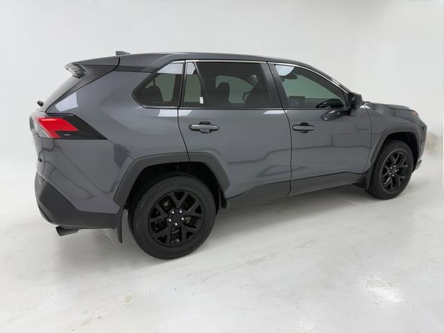 Used 2022 Toyota RAV4 LE FWD image 41