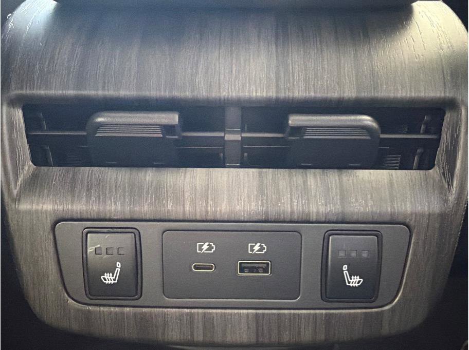 Used 2024 Nissan Ariya AWD image 30