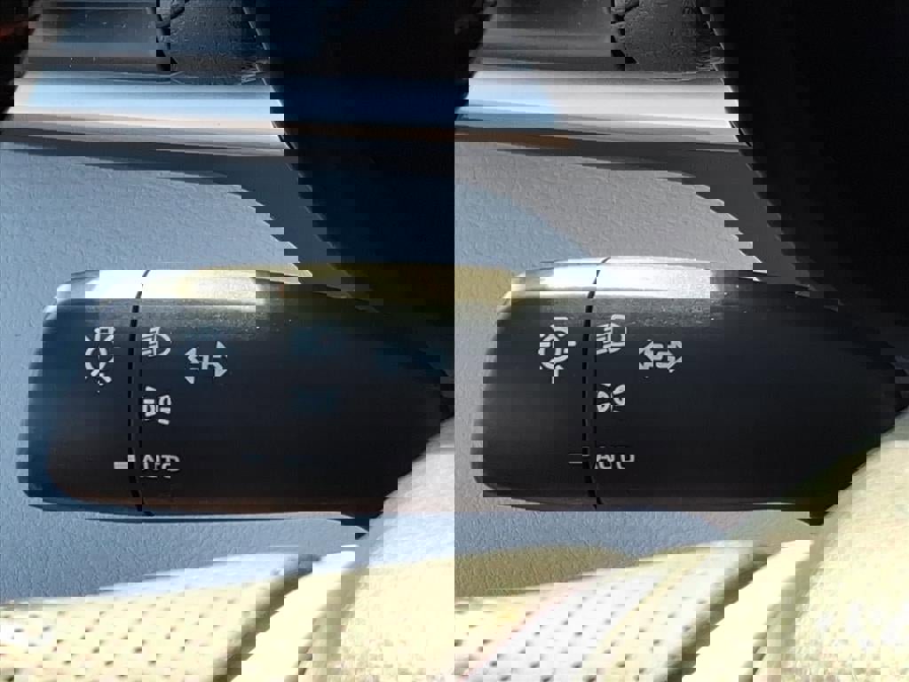 Used 2022 Toyota Sienna XSE image 25