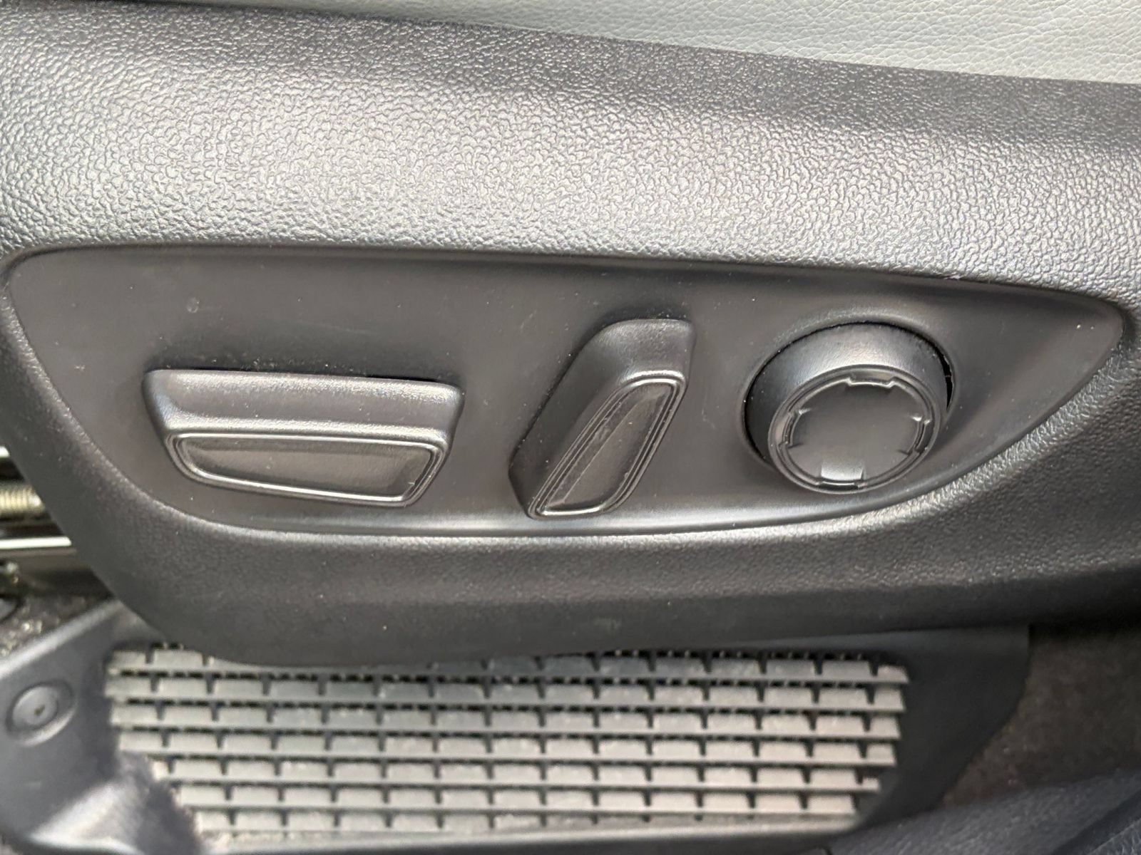 Used 2025 Toyota Sienna XLE FWD image 22