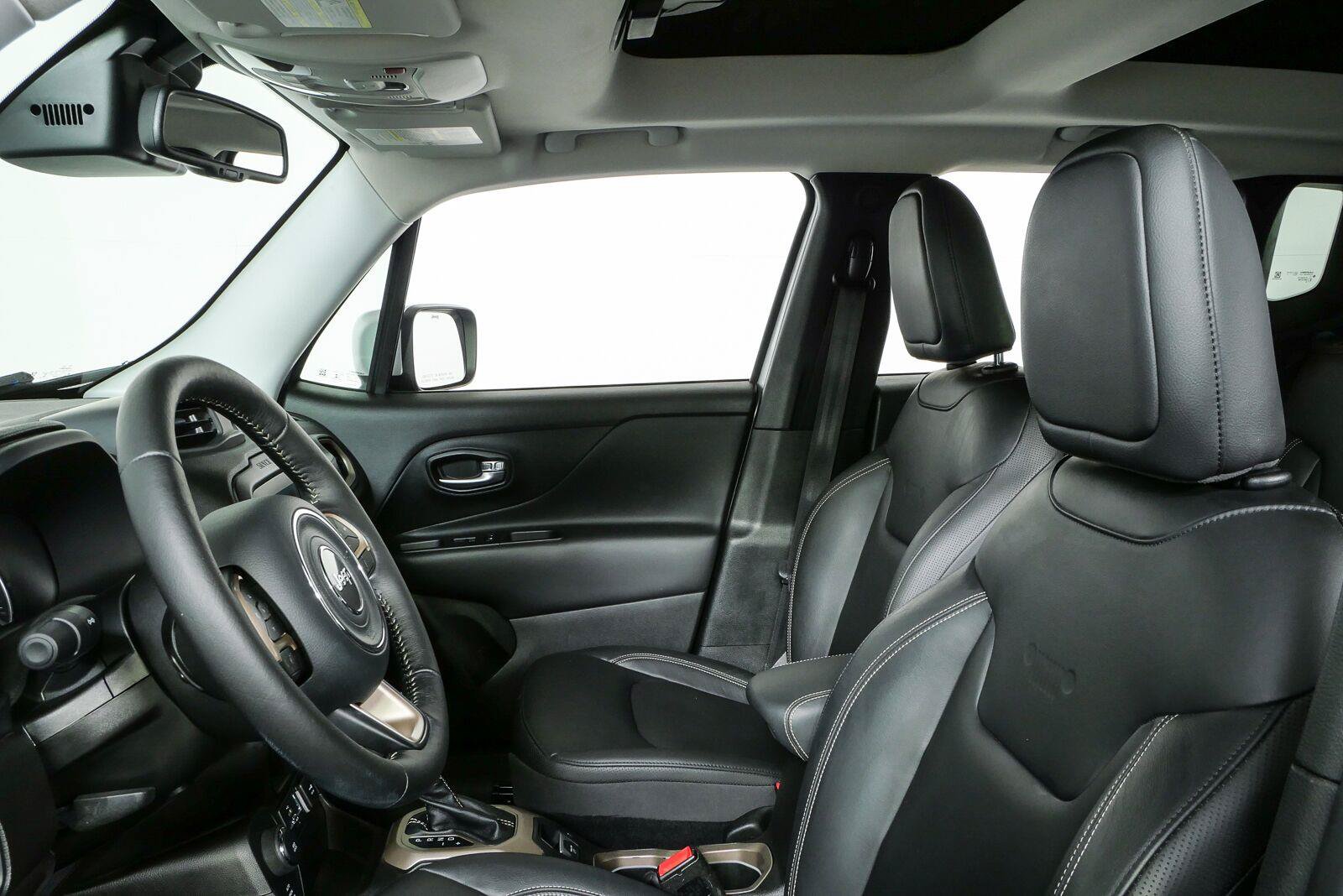 Used 2017 Jeep Renegade Limited AWD/4WD image 5