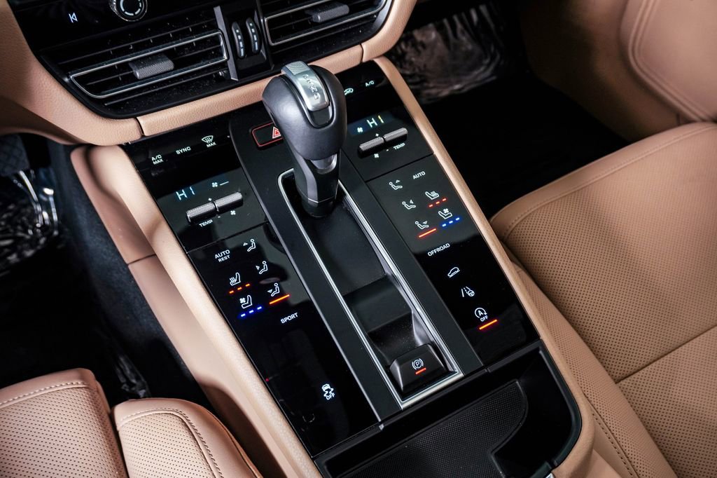 Certified 2025 Porsche Macan image 22