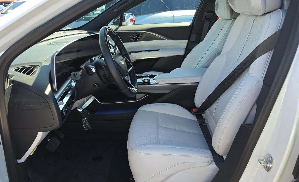 Used 2024 Cadillac Lyriq Sport w/ LPO, Floor Liner Package AWD/4WD image 11