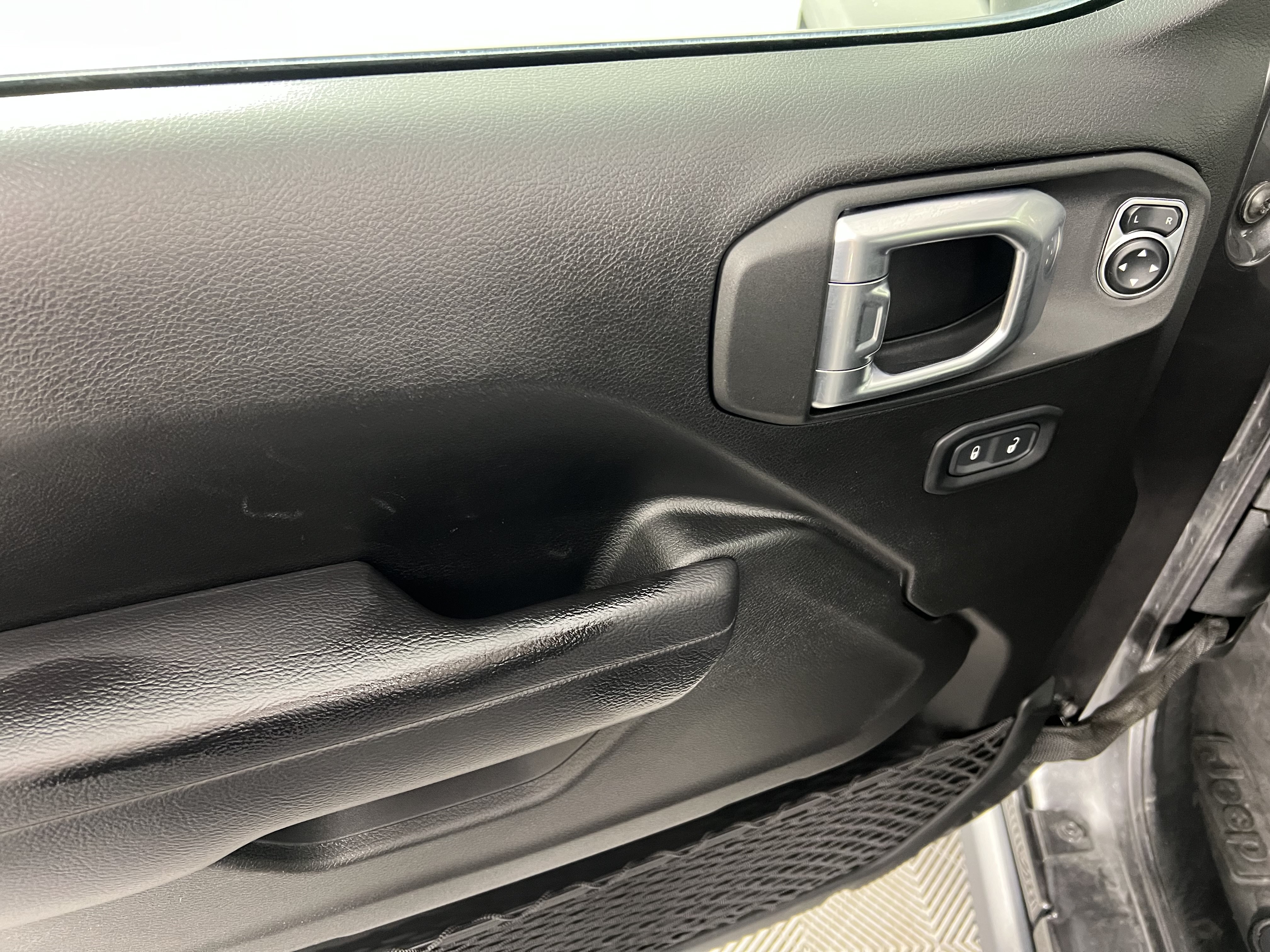 Used 2023 Jeep Gladiator Sport AWD/4WD image 17