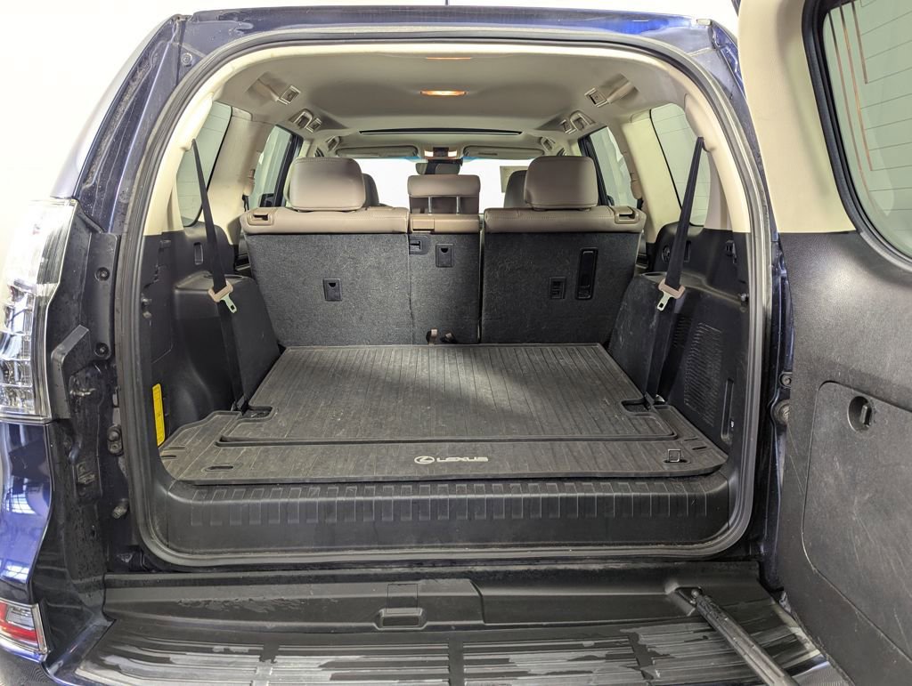 Used 2020 Lexus GX 460 Premium w/ Premium Package image 16