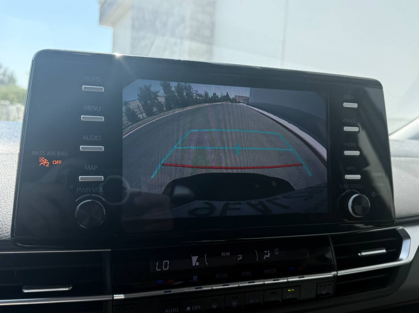 Used 2022 Toyota Sienna XLE FWD image 28