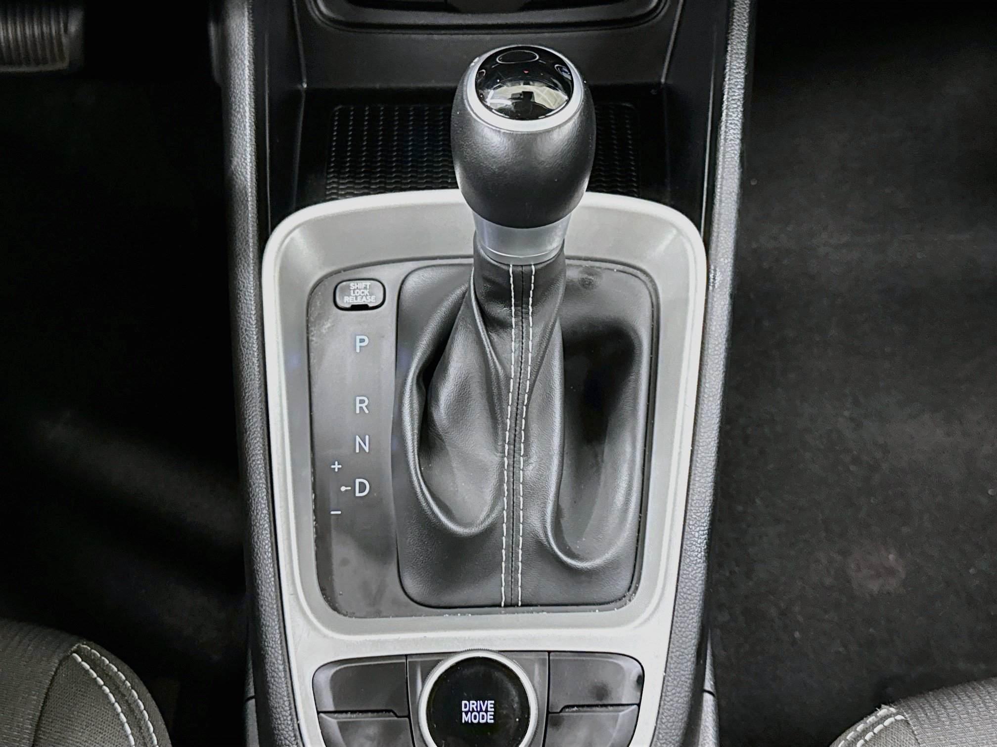 Used 2025 Hyundai Venue SEL FWD image 24