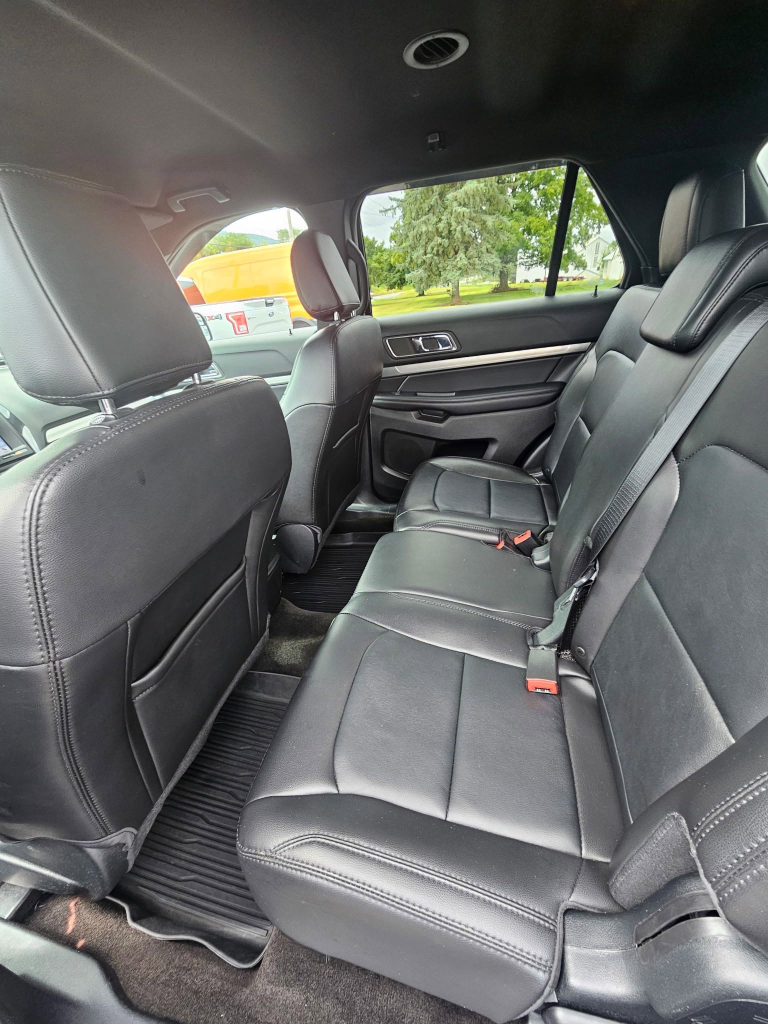 Used 2018 Ford Explorer XLT w/ Equipment Group 202A image 13