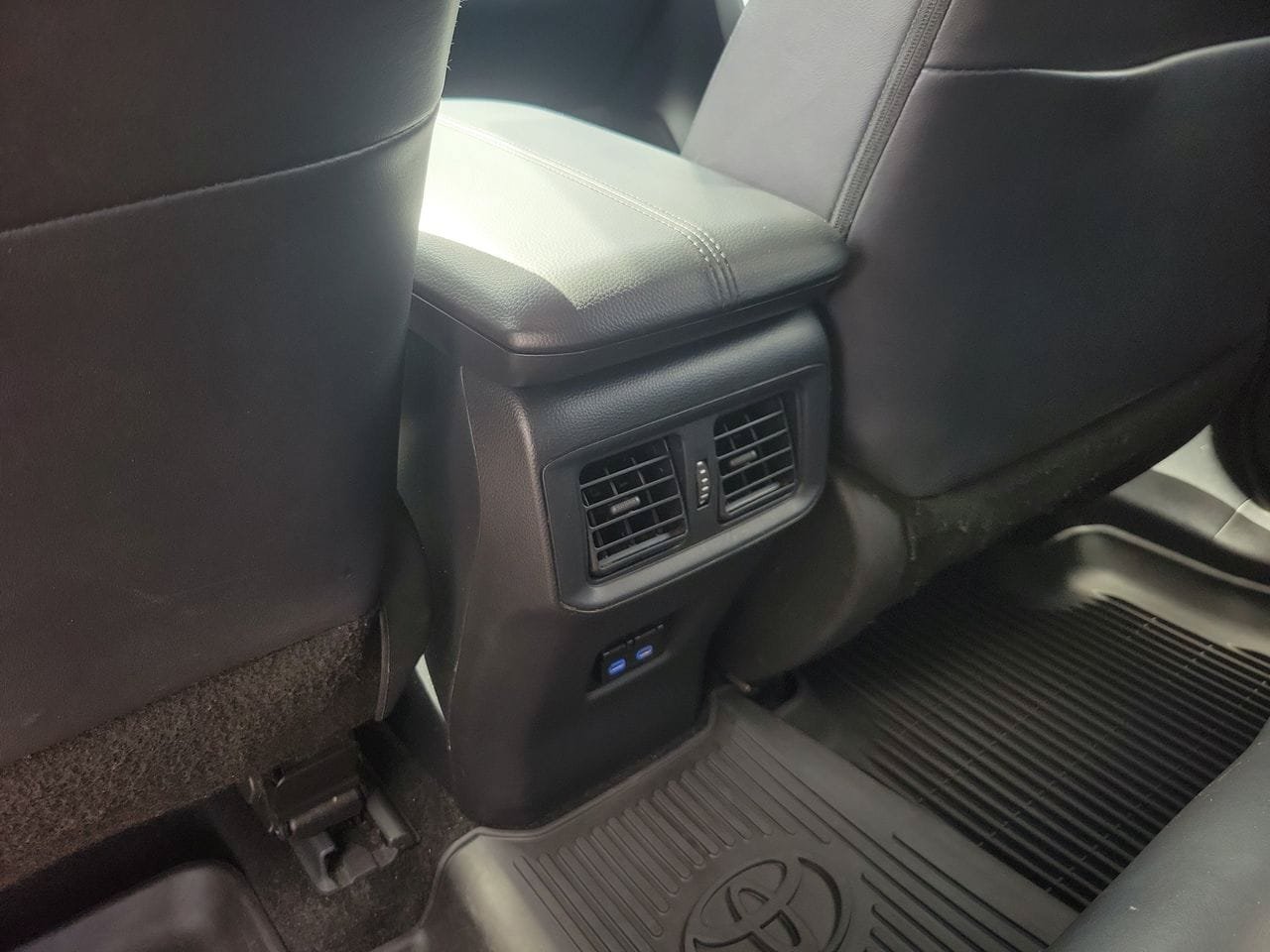 Used 2022 Toyota RAV4 XSE w/ XSE Grade Weather Package AWD/4WD image 12
