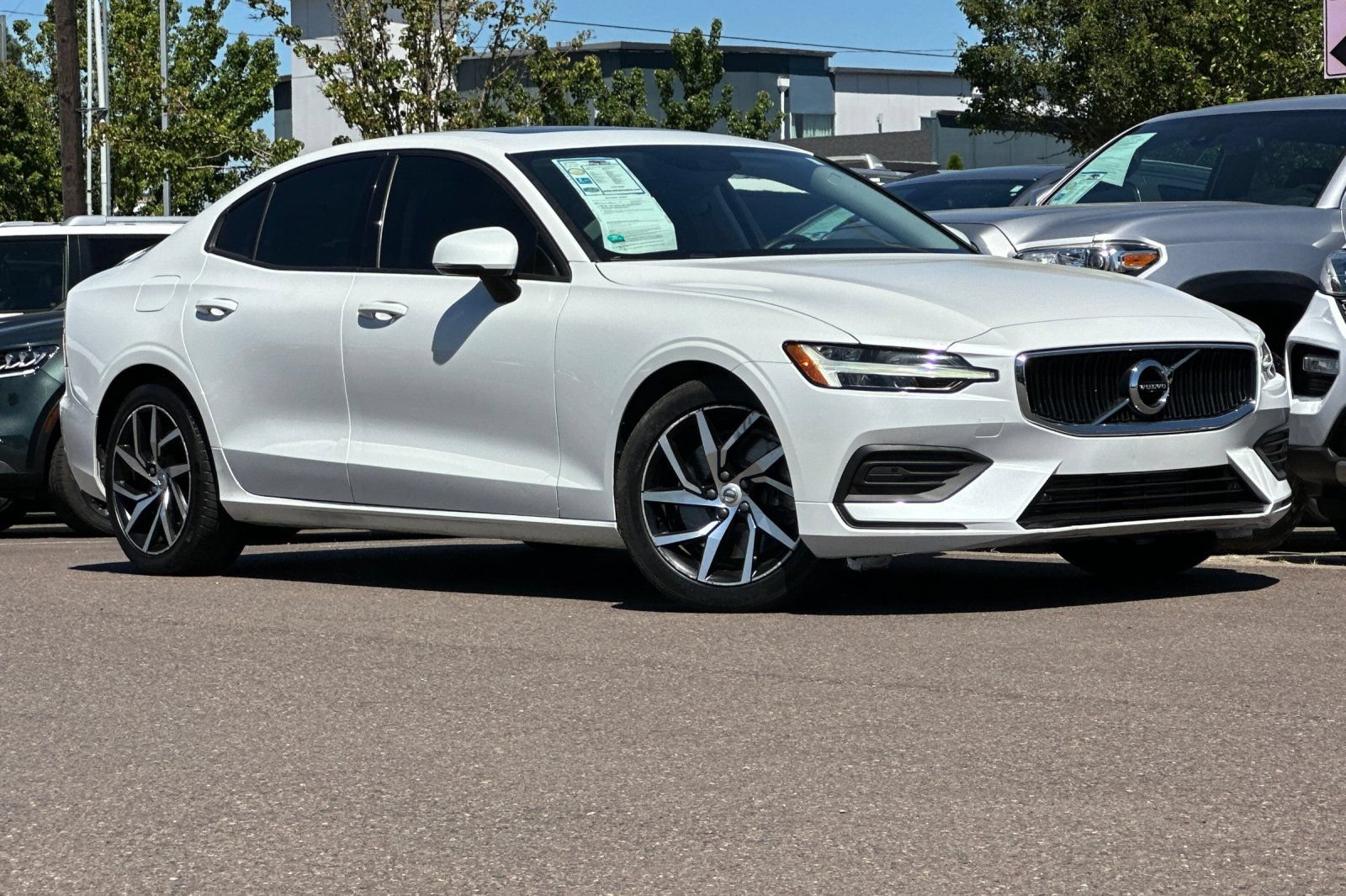 Used 2019 Volvo S60 T6 Momentum w/ Multimedia Package AWD/4WD image 2