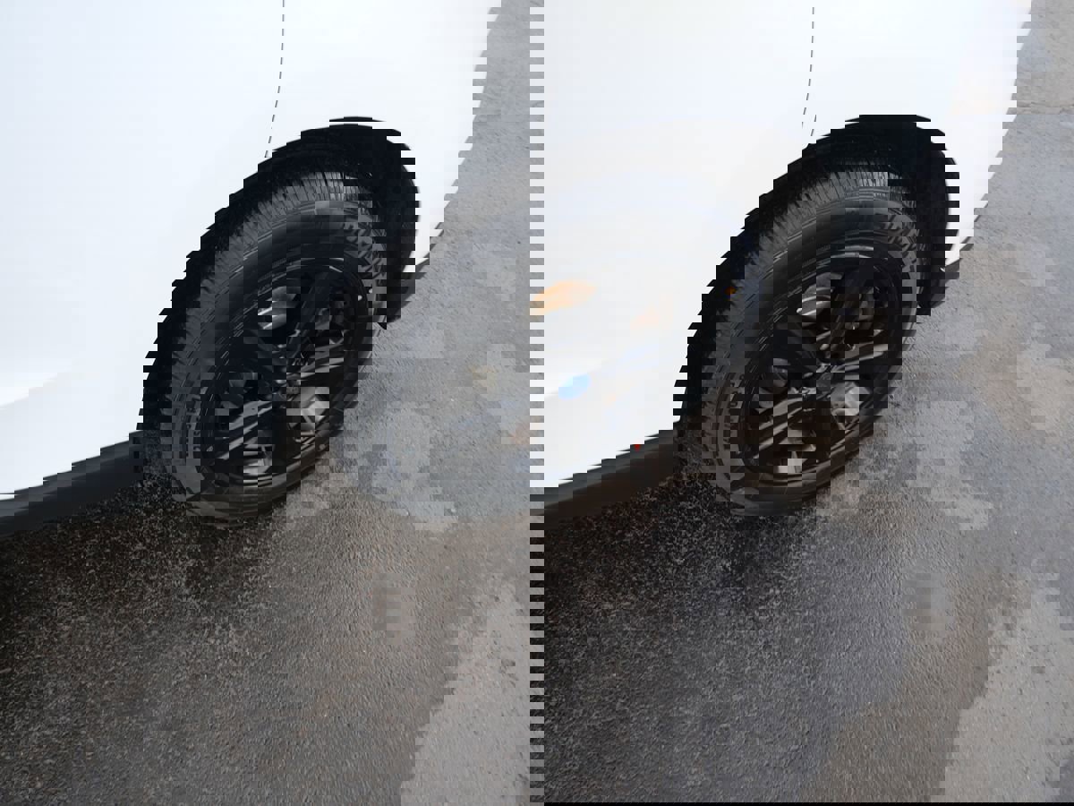 Used 2021 Ford Edge SE image 36