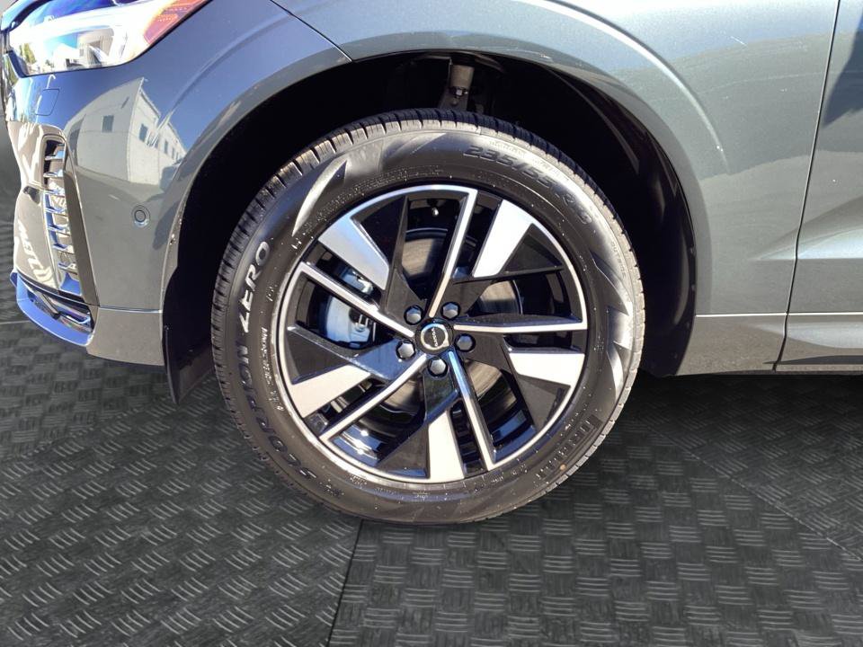 New 2027 Volvo XC60 B5 Plus AWD/4WD image 27