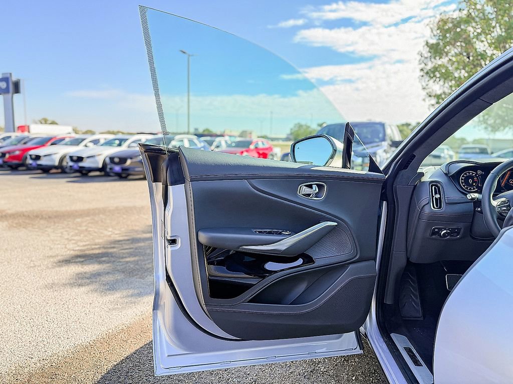 Used 2024 Aston Martin DBX image 17