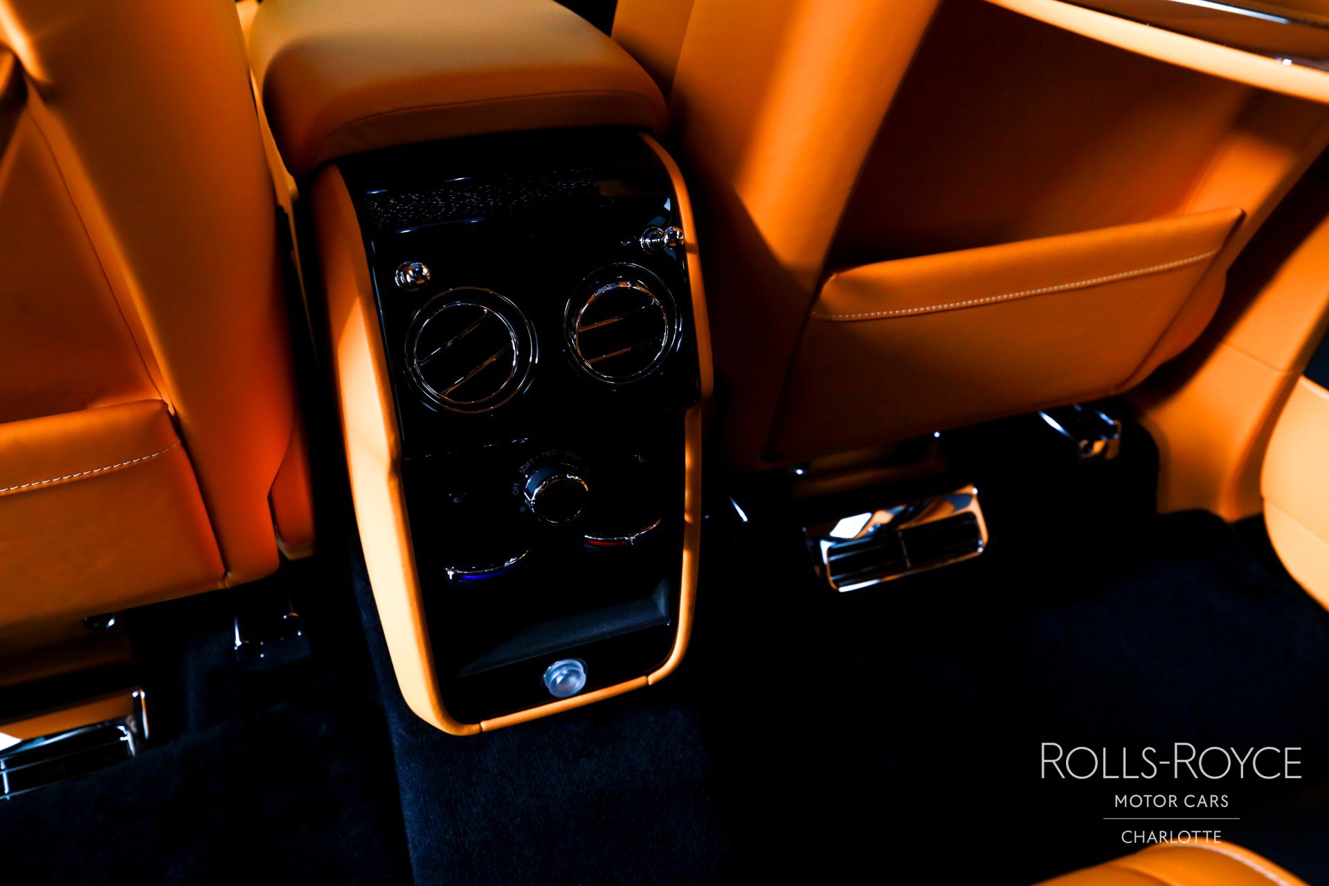 Used 2025 Rolls-Royce Cullinan Black Badge image 21