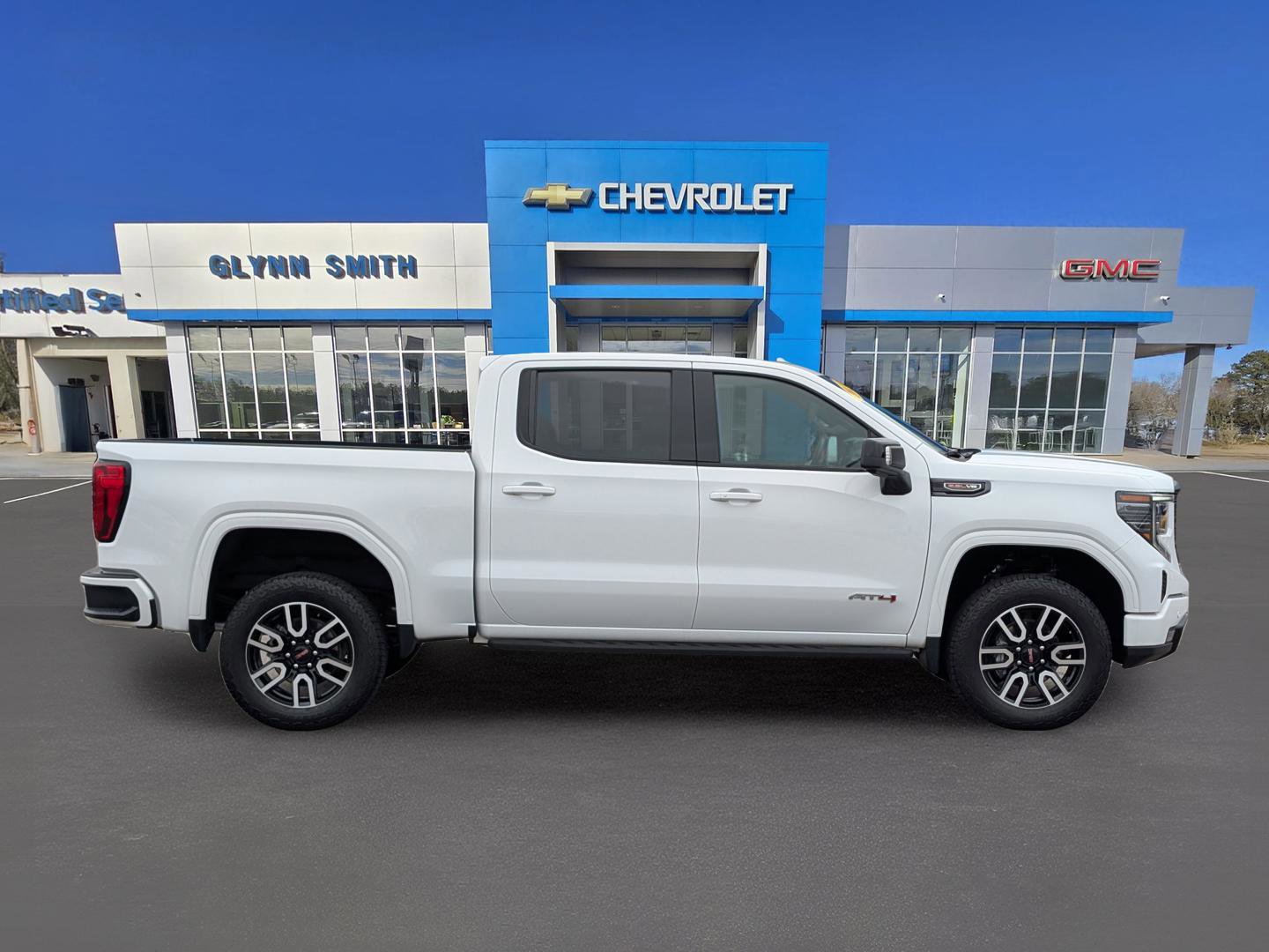 Used 2024 GMC Sierra 1500 AT4 w/ Technology Package image 7
