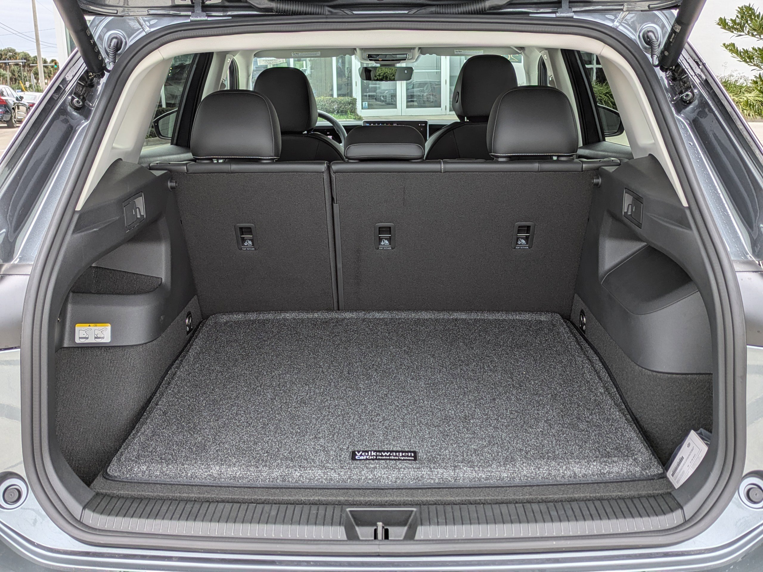 Used 2025 Volkswagen Tiguan SE FWD image 13