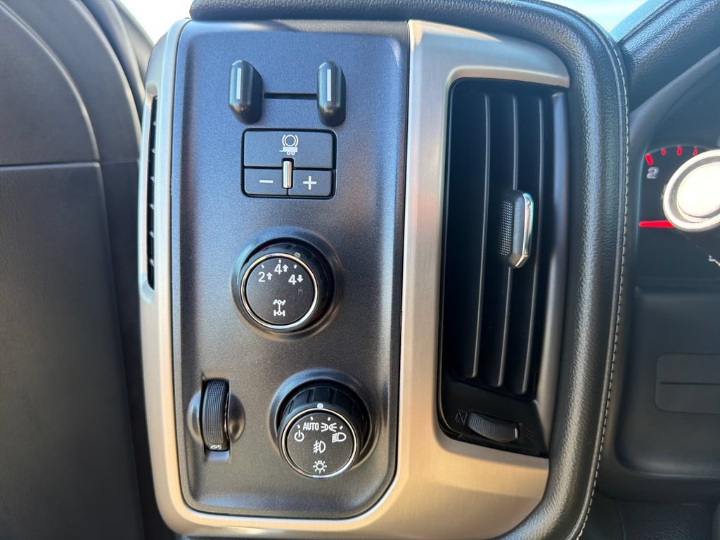 Used 2016 GMC Sierra 2500 Denali w/ Duramax Plus Package AWD/4WD image 11