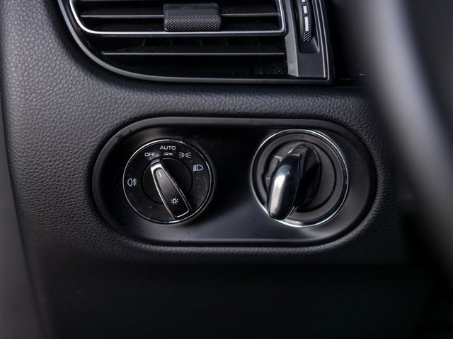 Certified 2025 Porsche Macan image 48