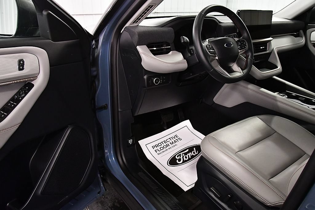 Used 2025 Ford Explorer Active w/ Active Comfort Package RWD image 15