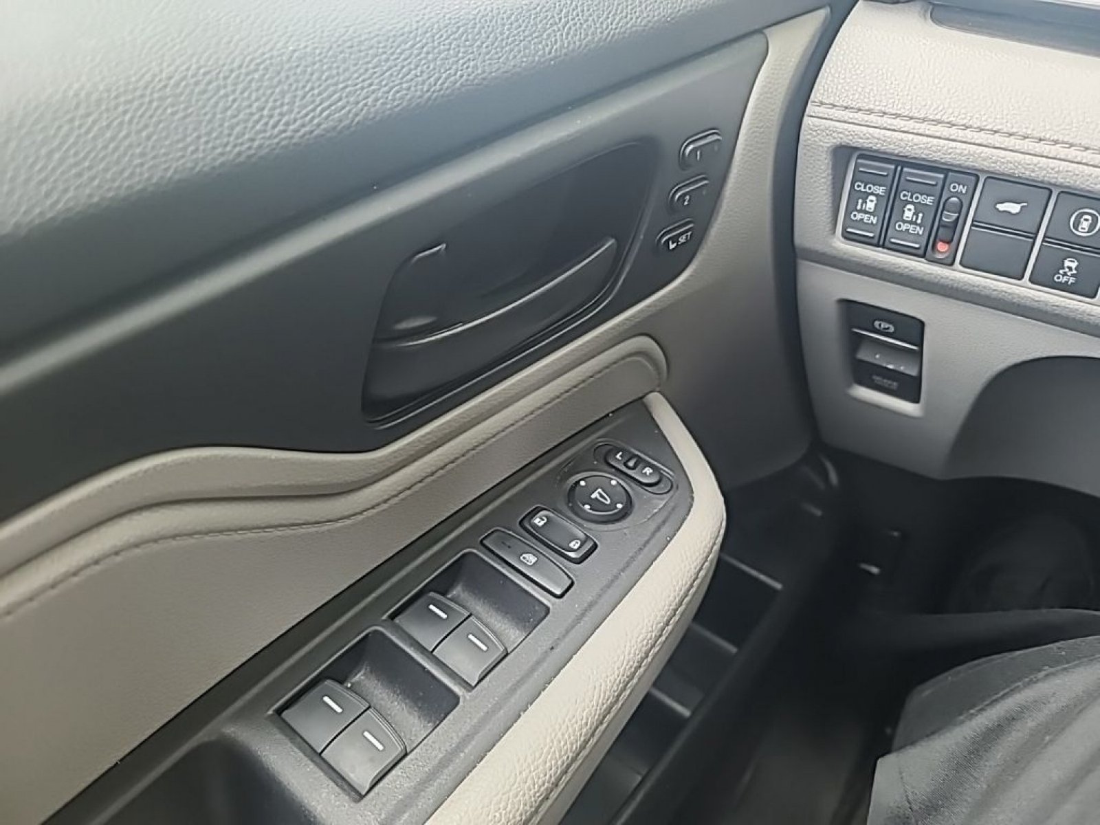 Certified 2024 Honda Odyssey EX-L image 14