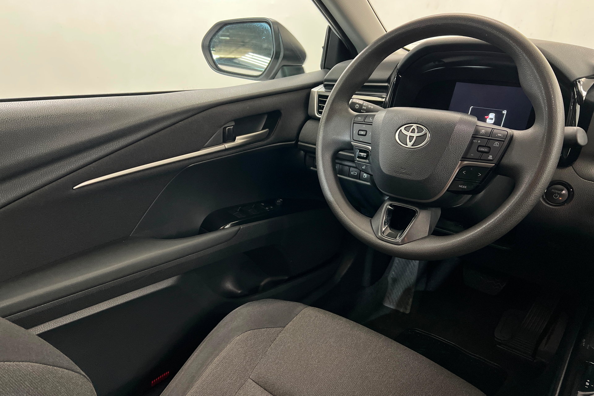 Used 2025 Toyota Camry LE FWD image 12