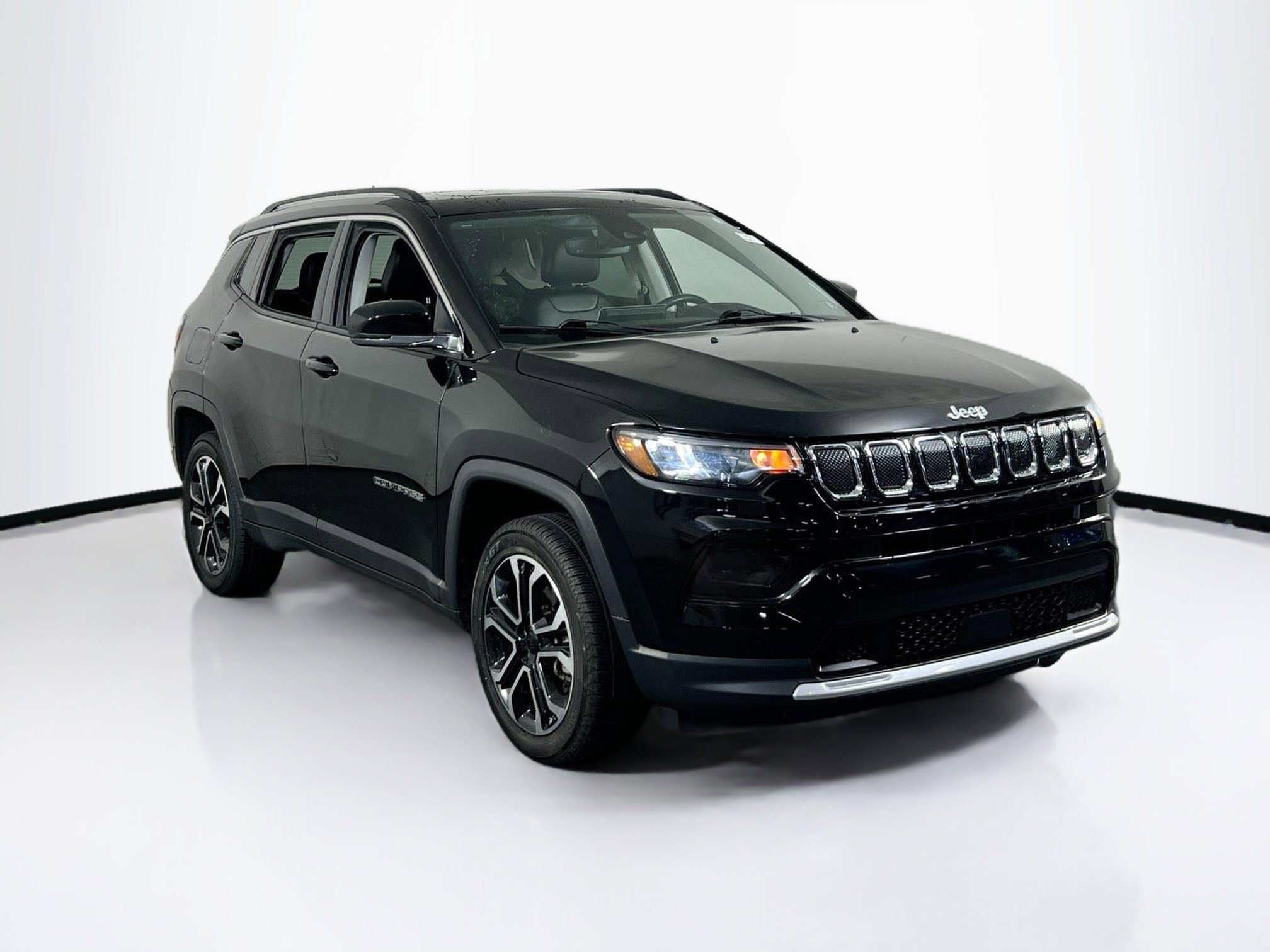 Used 2022 Jeep Compass Limited w/ Sun and Sound Group AWD/4WD image 3