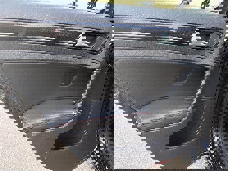 Used 2017 Volkswagen GTI SE image 26