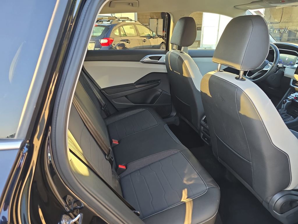 Used 2025 Volkswagen Taos SE AWD/4WD image 31