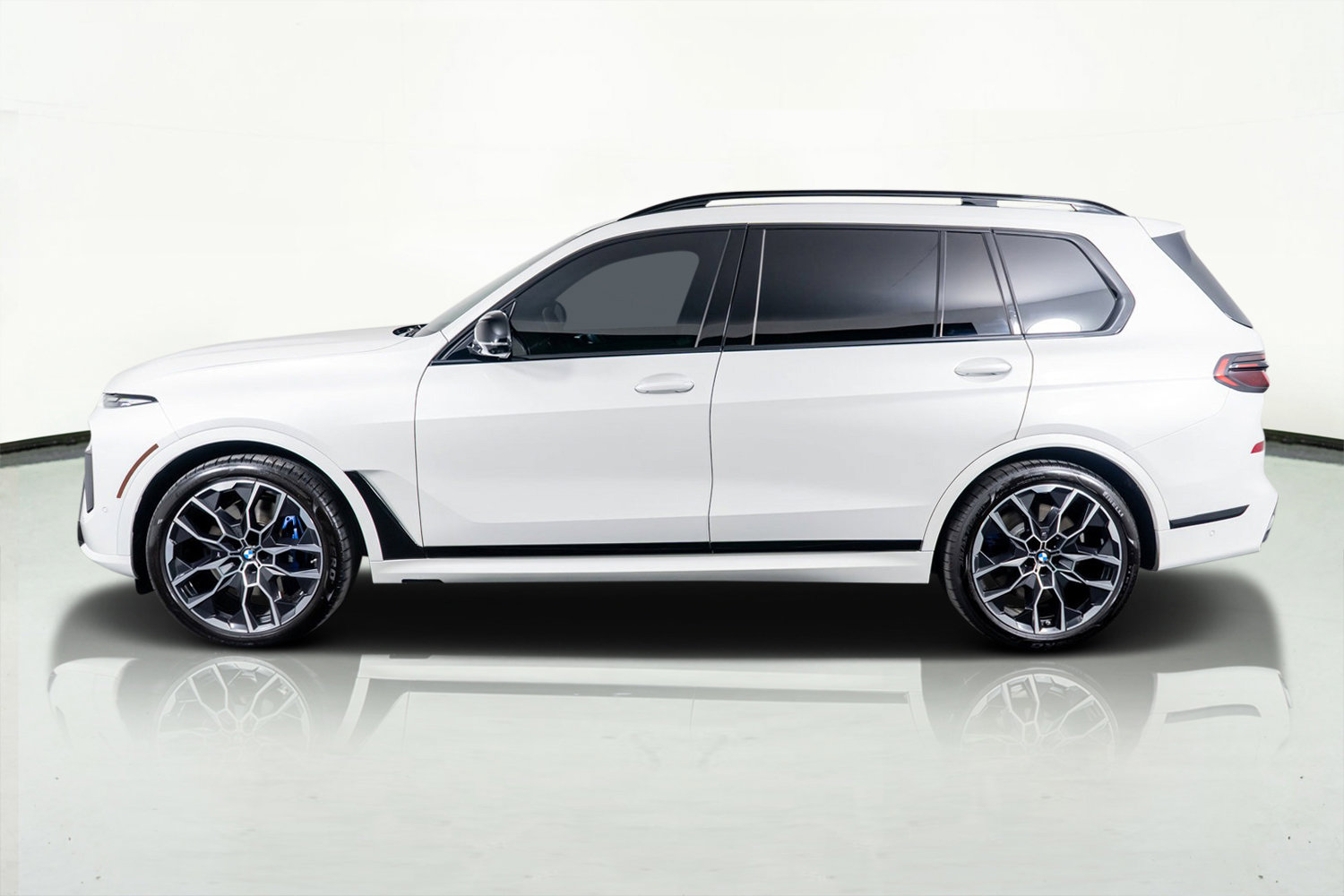 Used 2025 BMW X7 M60i image 17