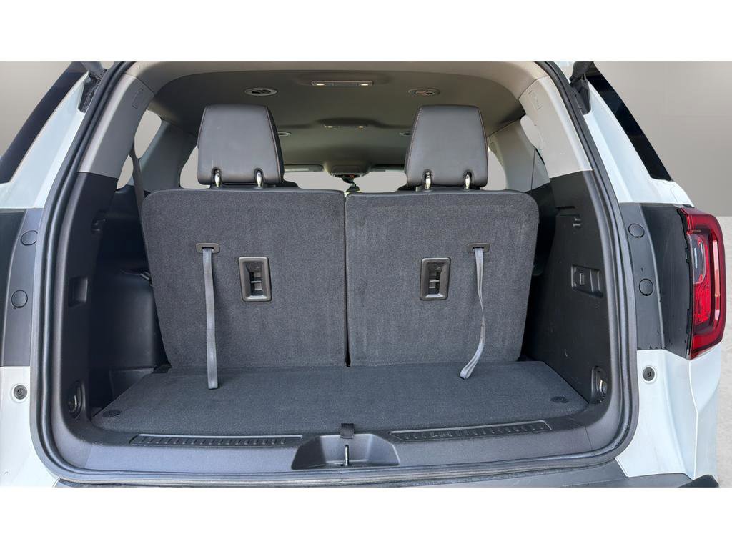 Used 2023 GMC Acadia AT4 w/ Technology Package image 16