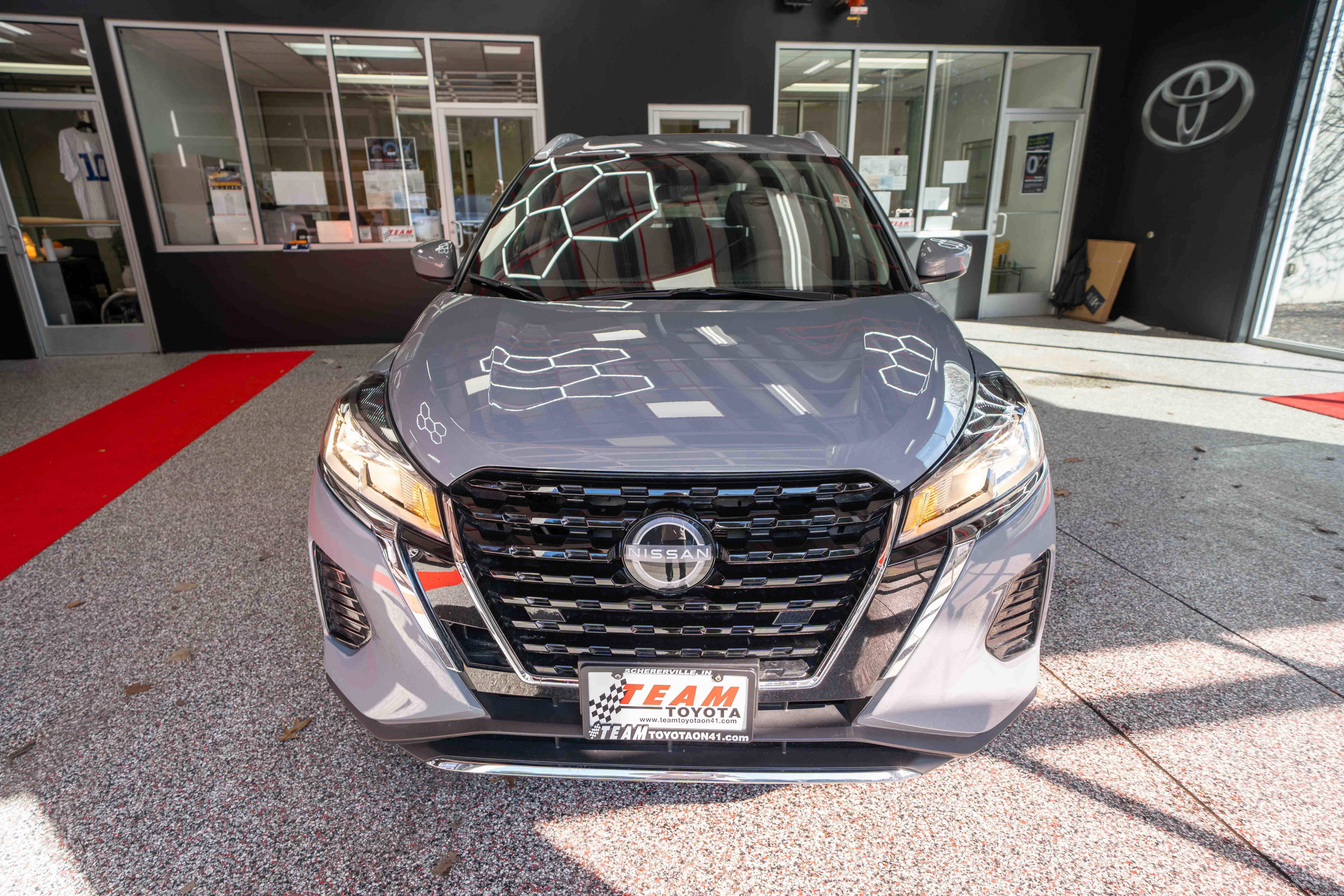 Used 2024 Nissan Kicks SV image 6