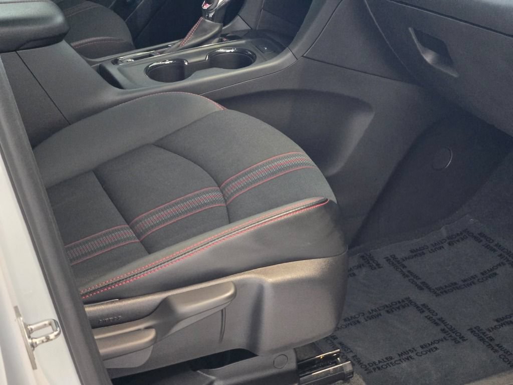 Certified 2022 Chevrolet Equinox RS w/ Infotainment Package FWD image 7