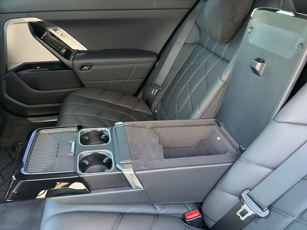 Used 2025 BMW i7 eDrive50 w/ Executive Package RWD image 33