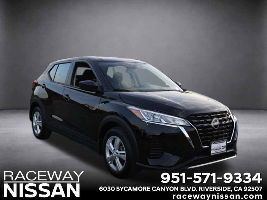 New 2025 Nissan Kicks Play S